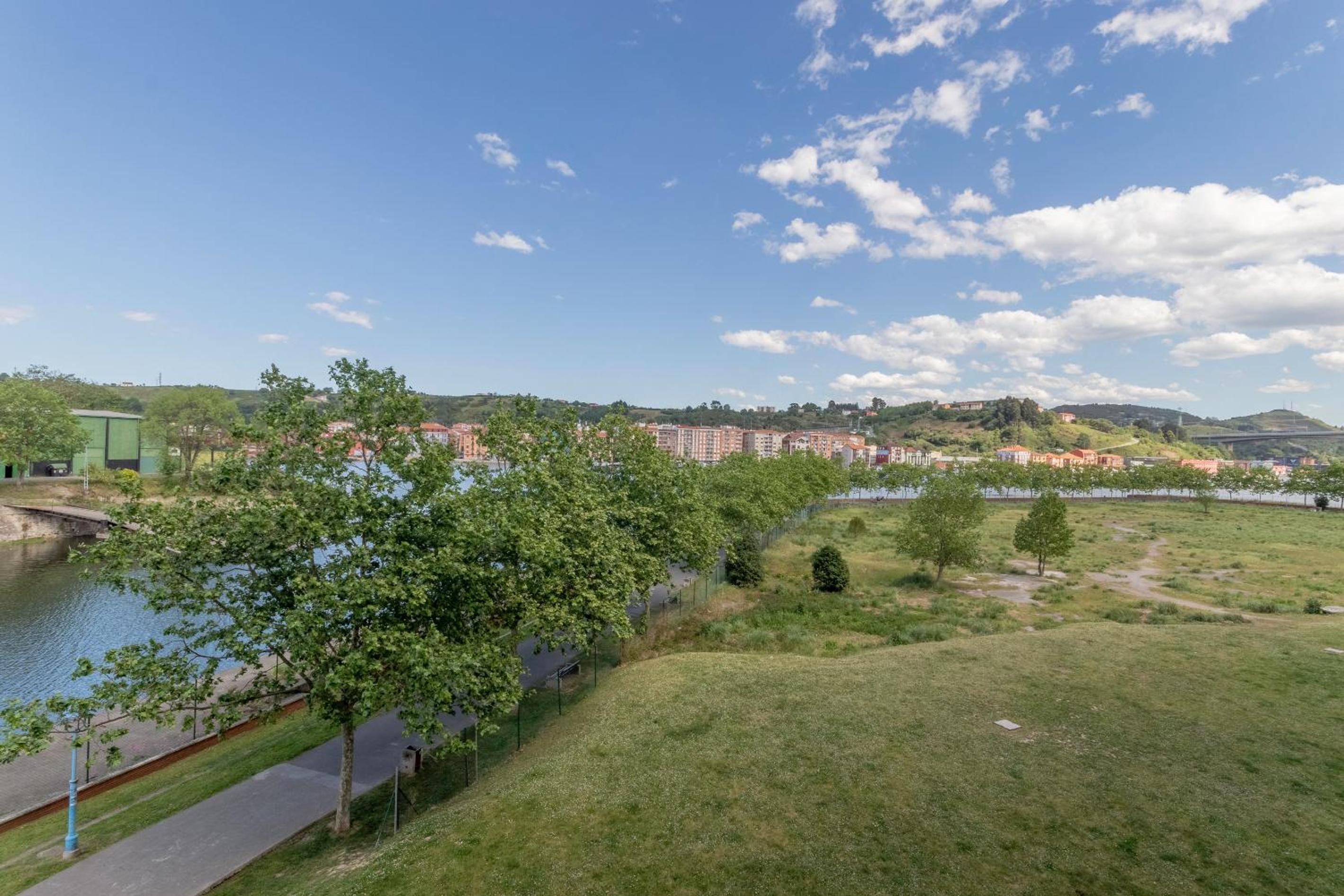 Confort junto a la Ría de Barakaldo photo 2