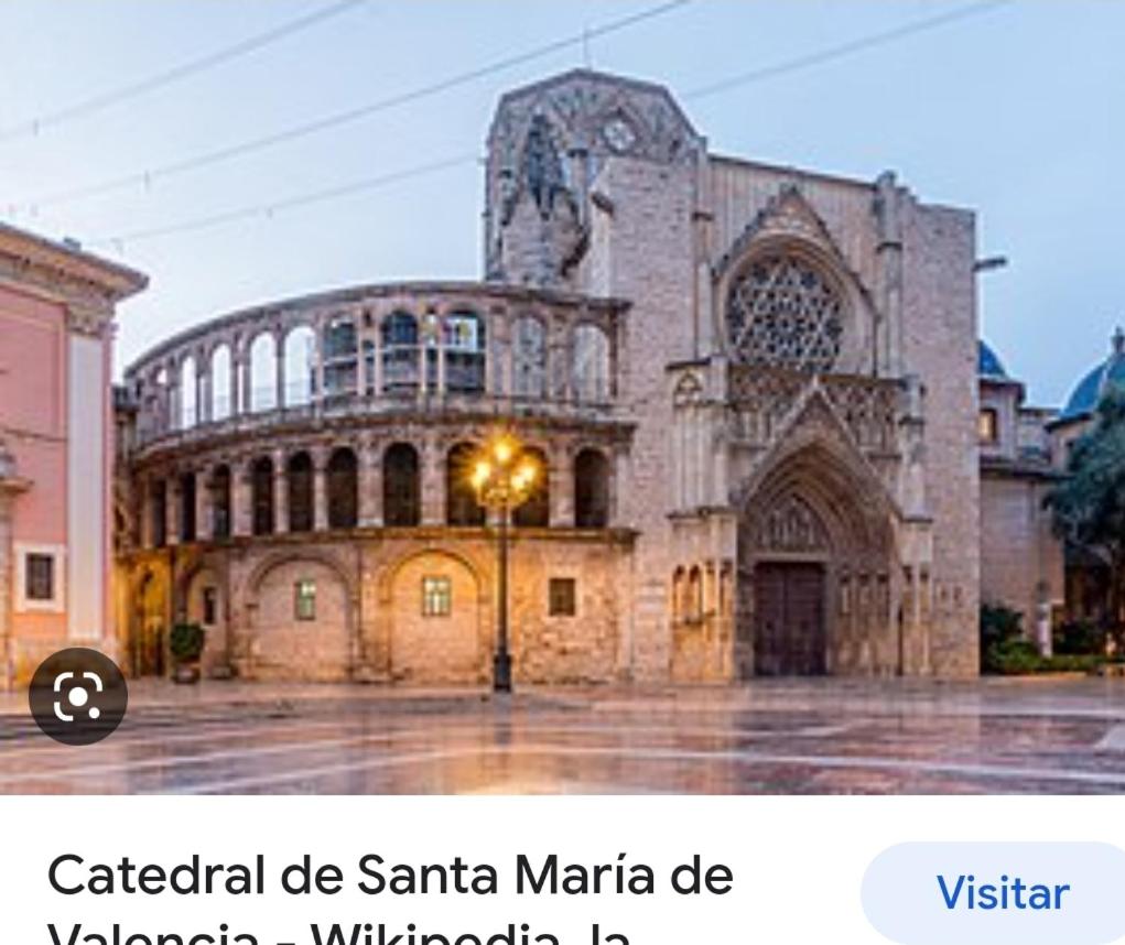Valencia Centro andando y Playa malvarrosa tranvía