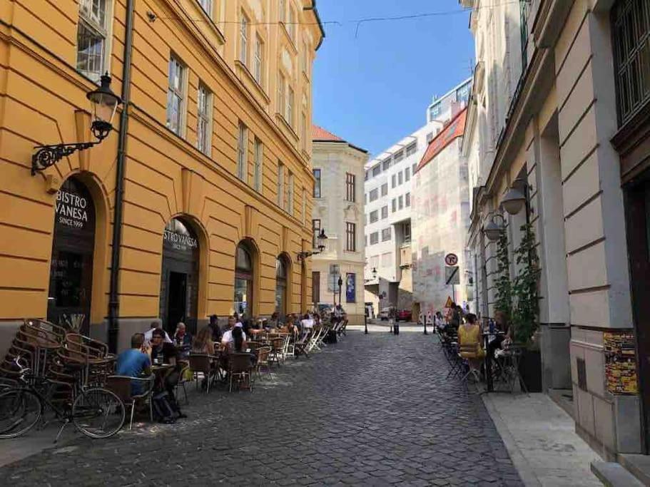 I & I Apart, Garage - historical old town Bratislava view 2