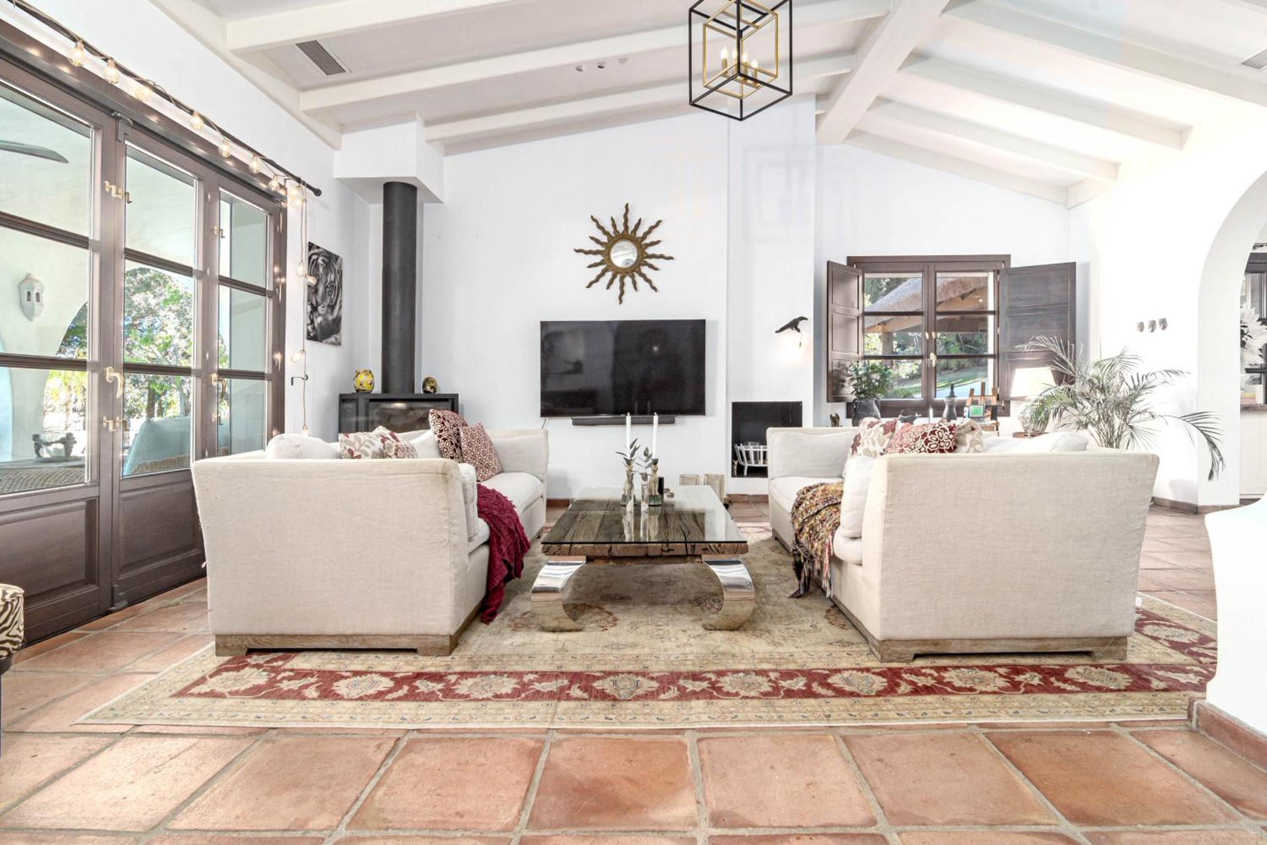 Marbella Vacations - VLB - Stunning villa Las Brisas, private pool - Property Image 21