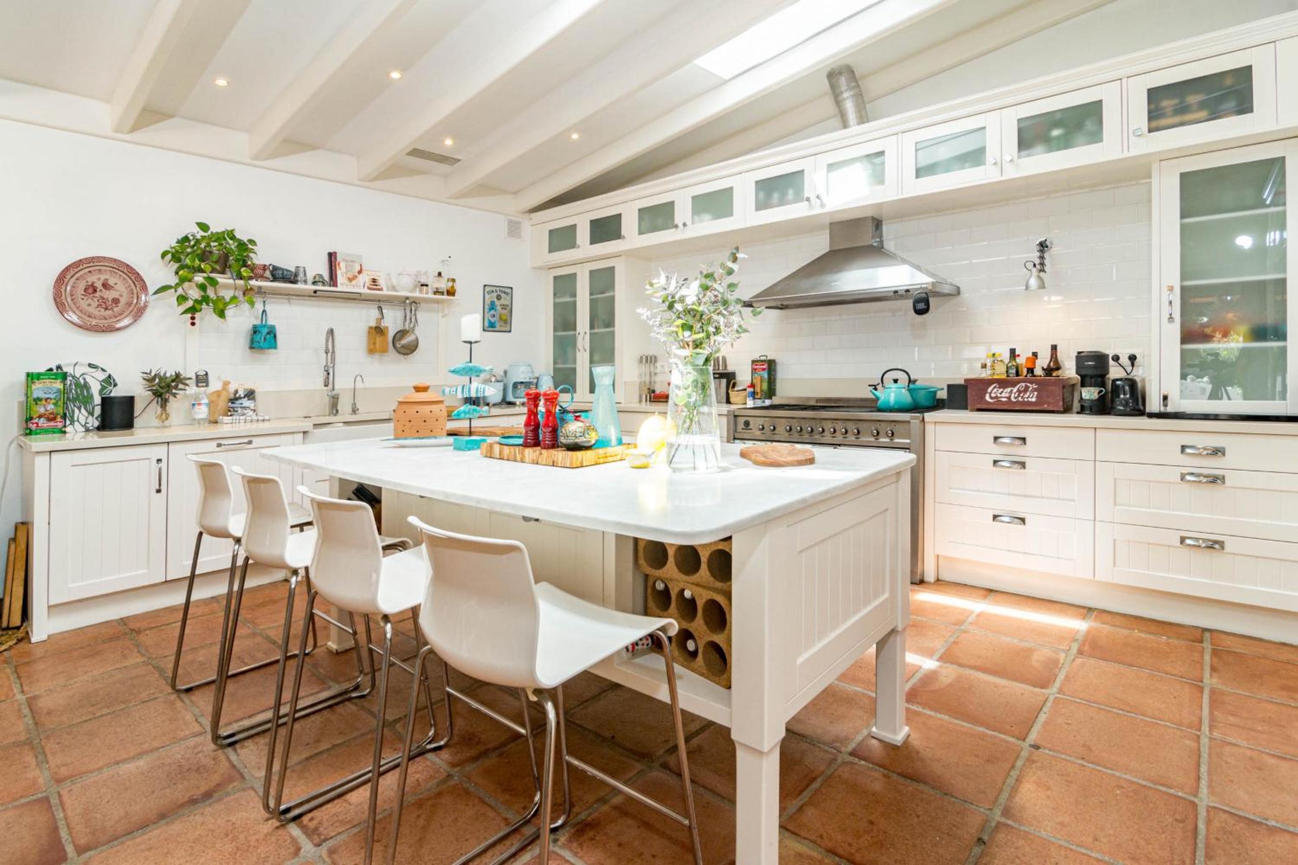 Marbella Vacations - VLB - Stunning villa Las Brisas, private pool - Property Image 12