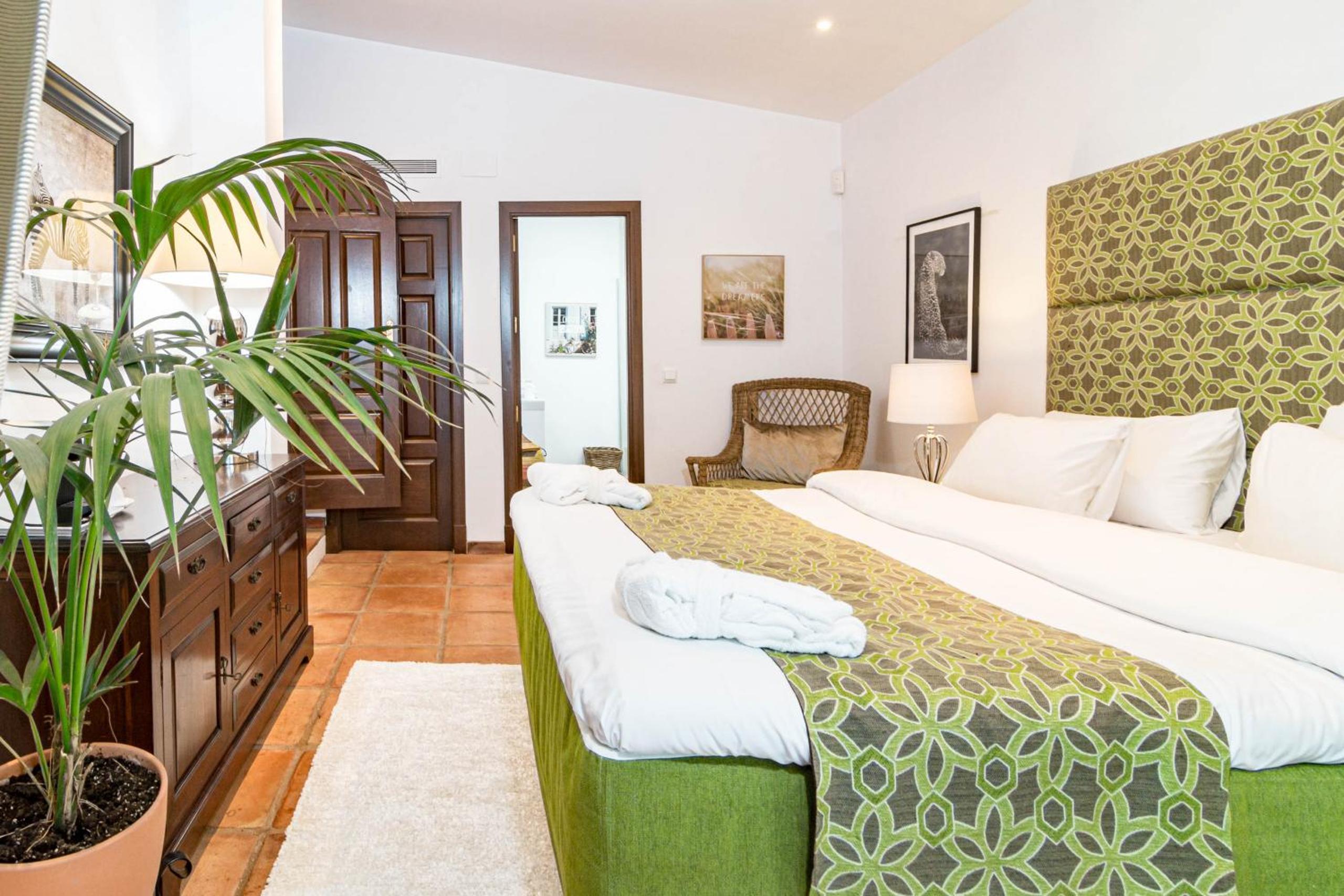 Marbella Vacations - VLB - Stunning villa Las Brisas, private pool - Property Image 23