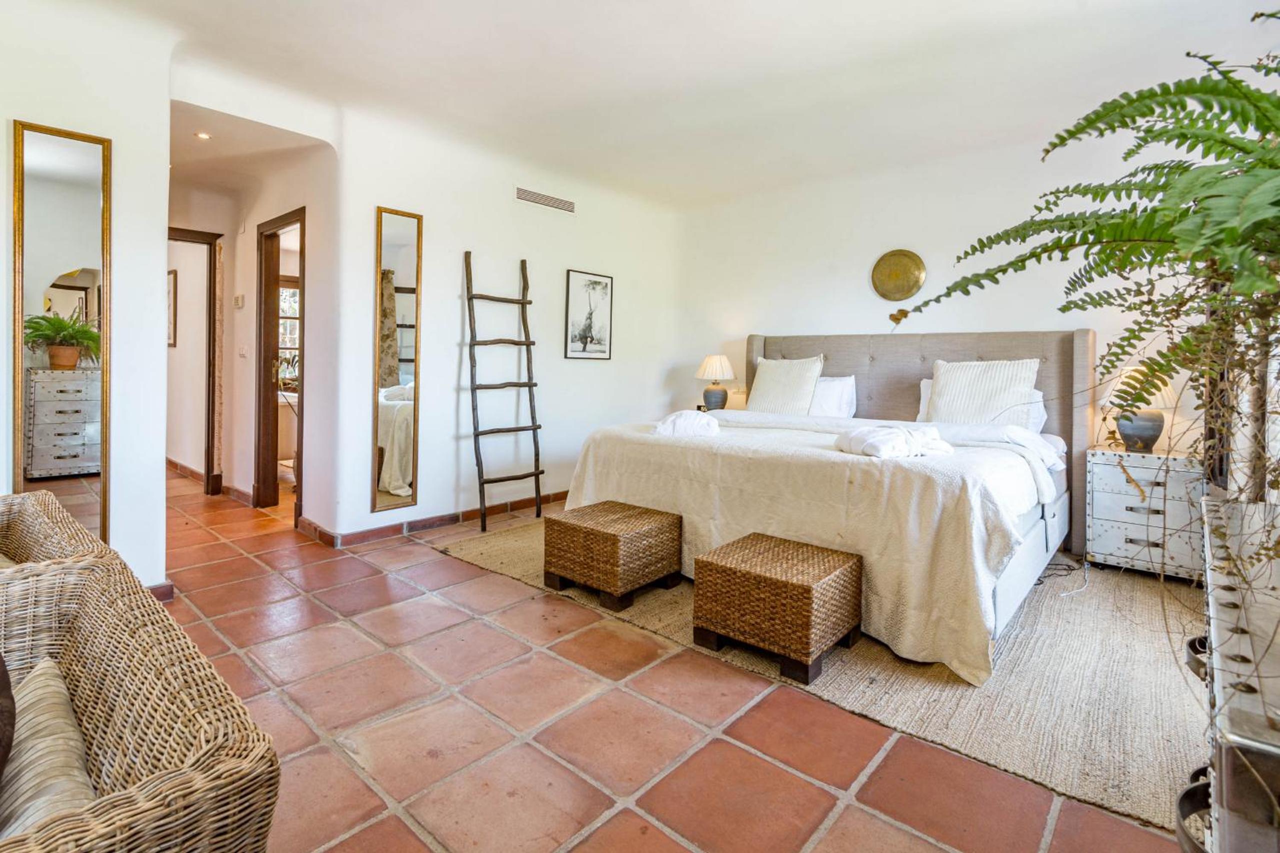 Marbella Vacations - VLB - Stunning villa Las Brisas, private pool - Property Image 18