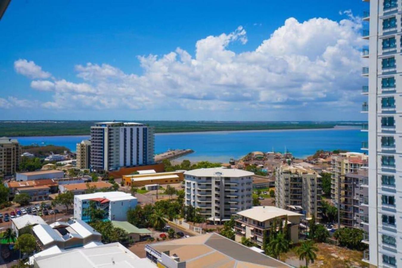 Pandanas Apt 7 15th fl with harbour and city views