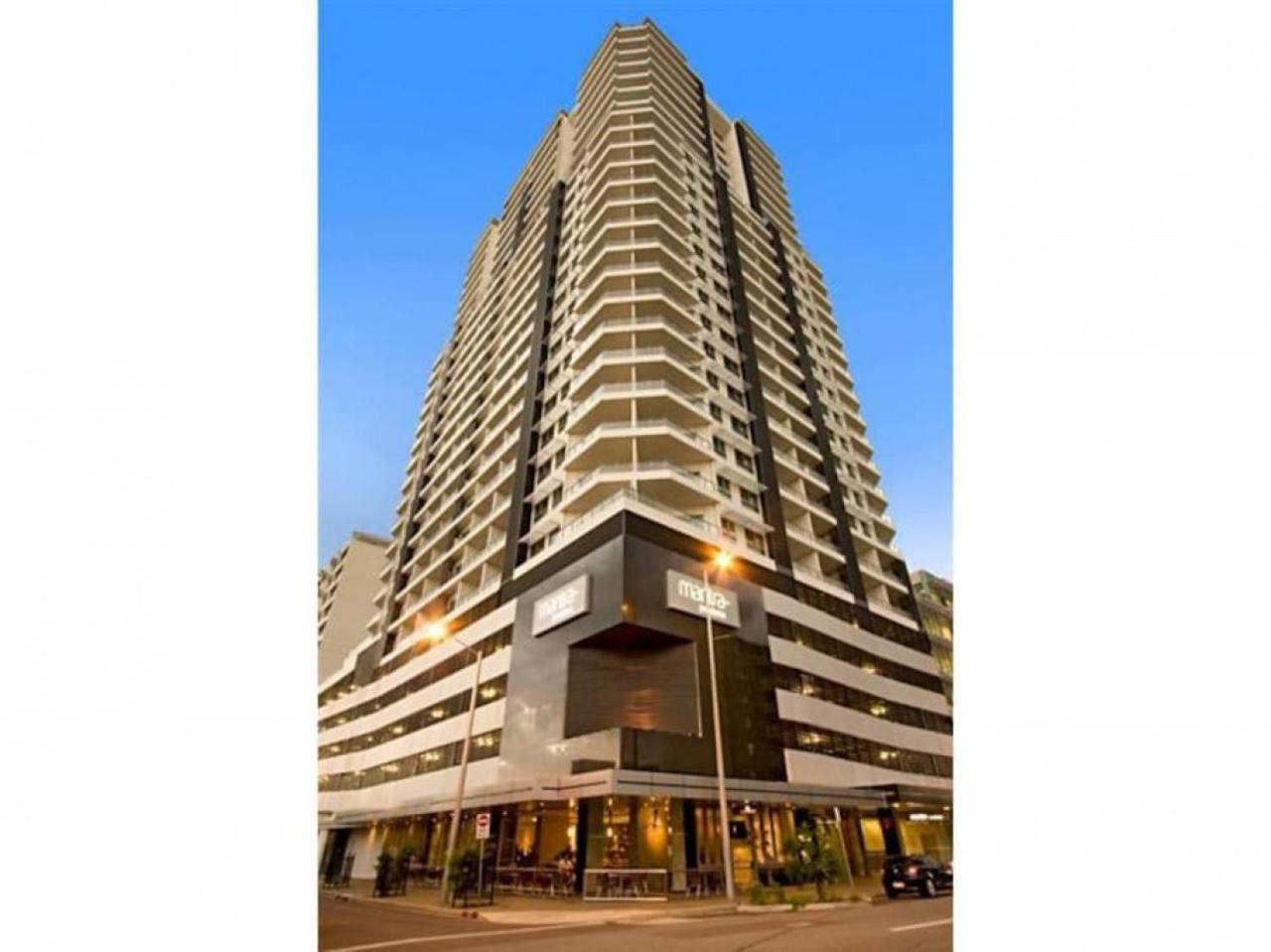 Pandanas Apt 7 15th fl with harbour and city views