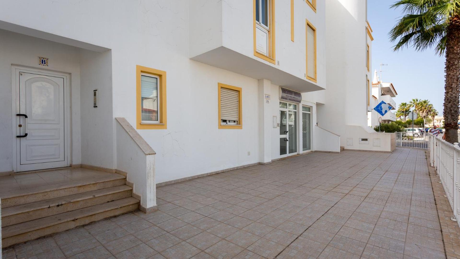 Albufeira 3BR with Pool and AC by the beach by LovelyStay view 2