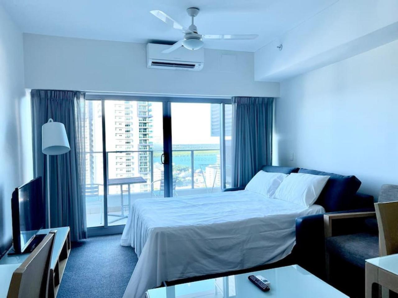 Pandanas Apt 8 18th fl Sunrise and Harbour Views