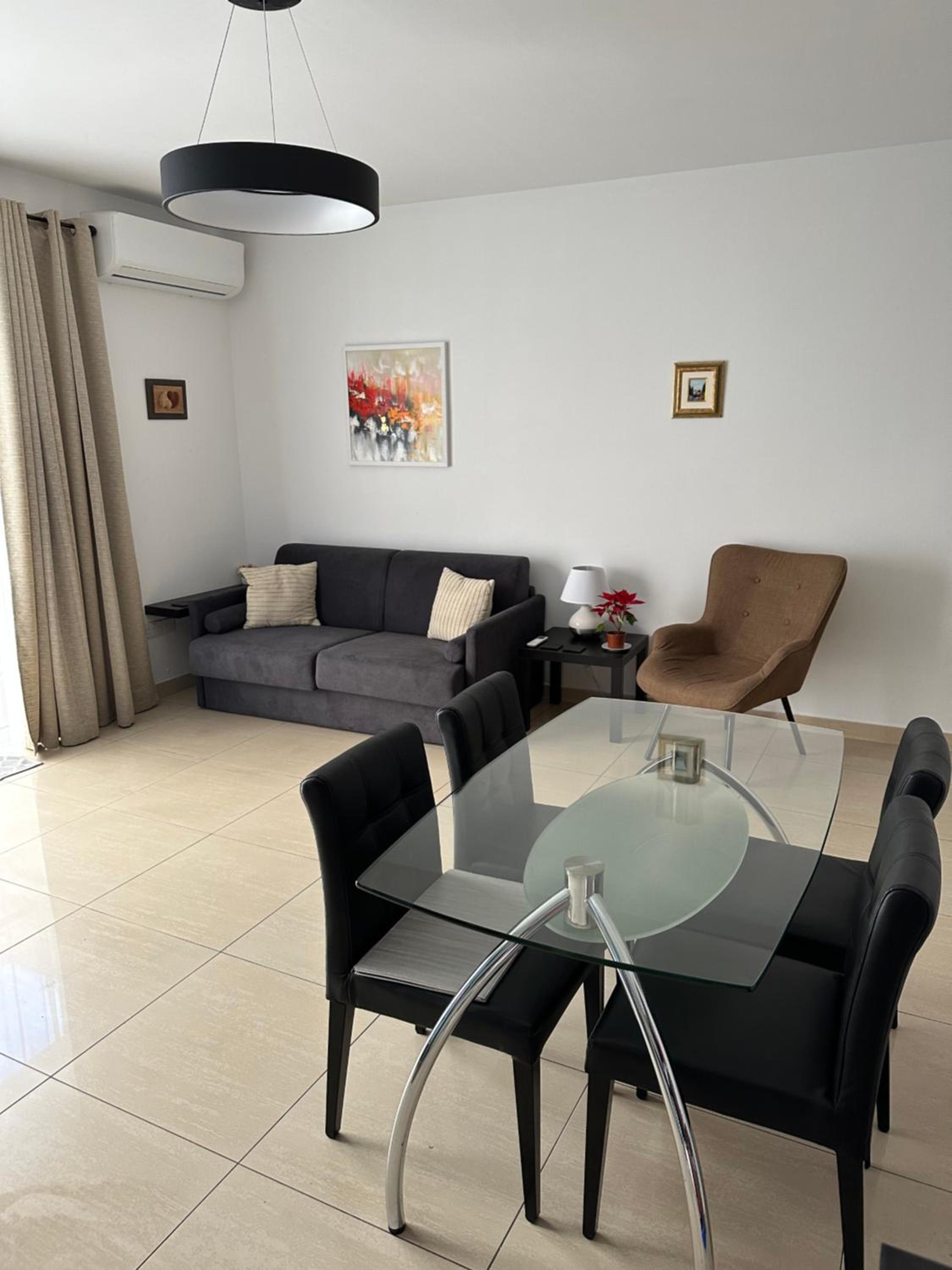 Spinola Bay Apt - Beatiful 3-Double Bed apt near beach in Prime Location photo 2