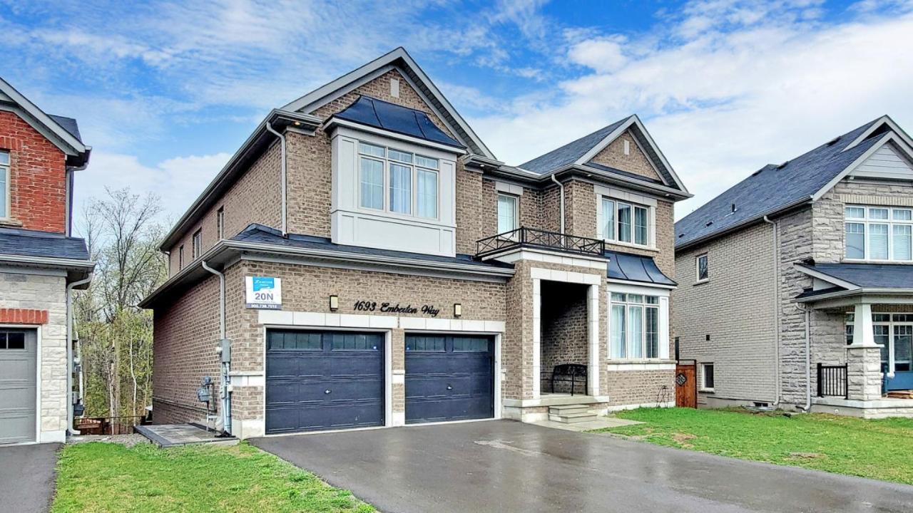 Family Modern walkout Basement wSauna Indoor Fireplace Wifi