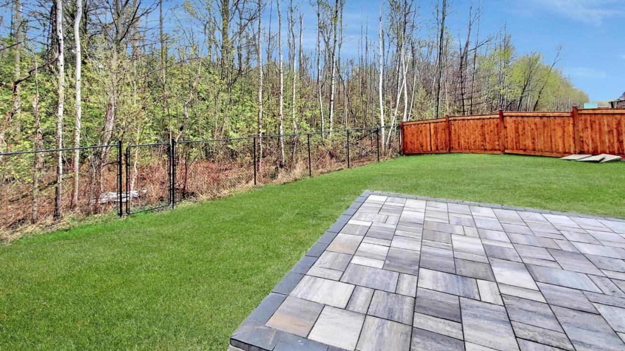 Family Modern walkout Basement wSauna Indoor Fireplace Wifi