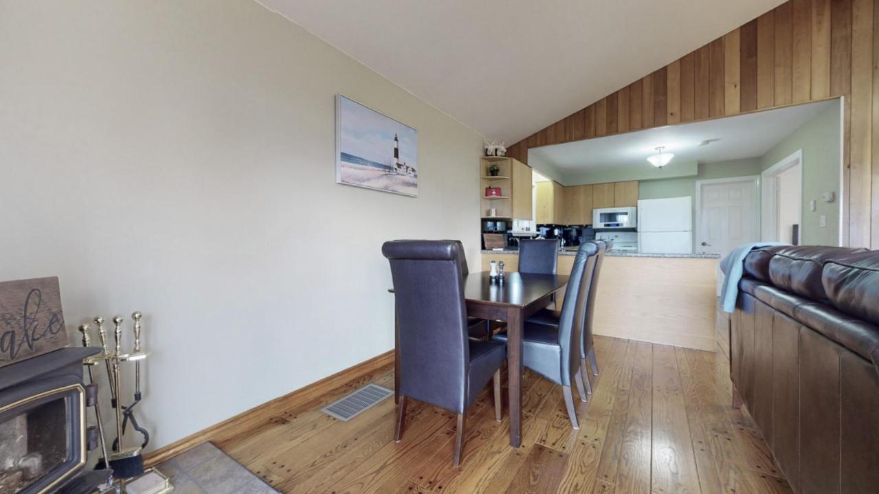 Waterfront Cottage with Heating Kitchen LakeView Deck Fishing