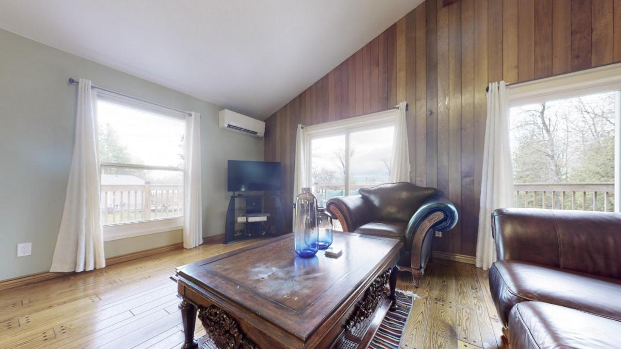 Waterfront Cottage with Heating Kitchen LakeView Deck Fishing
