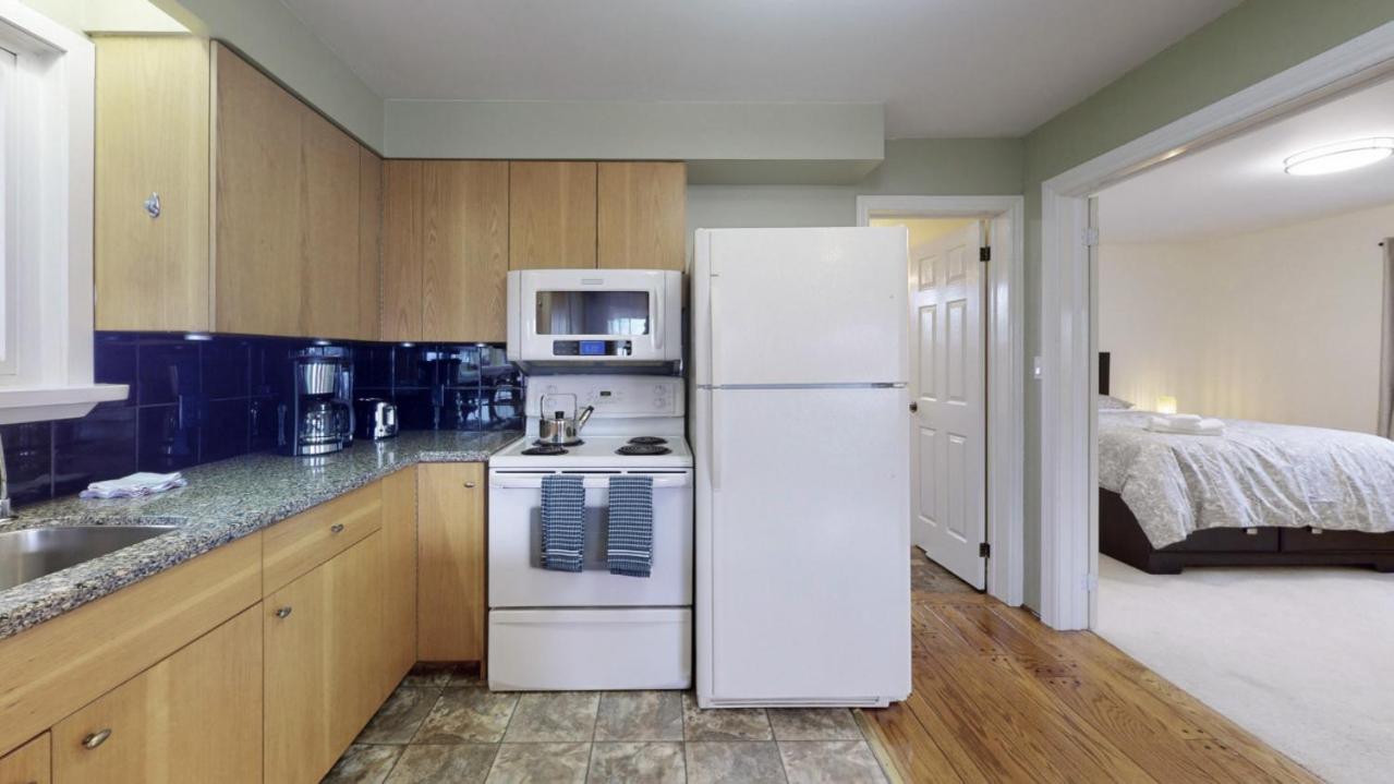 Waterfront Cottage with Heating Kitchen LakeView Deck Fishing