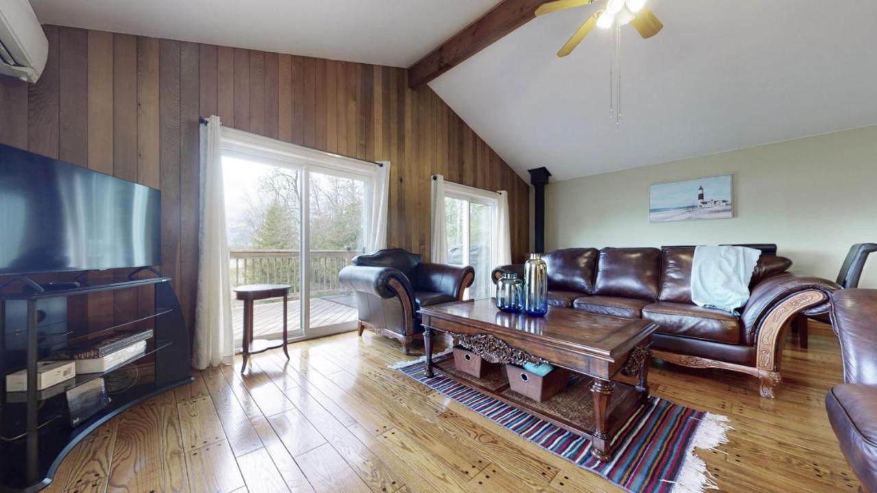 Waterfront Cottage with Heating Kitchen LakeView Deck Fishing
