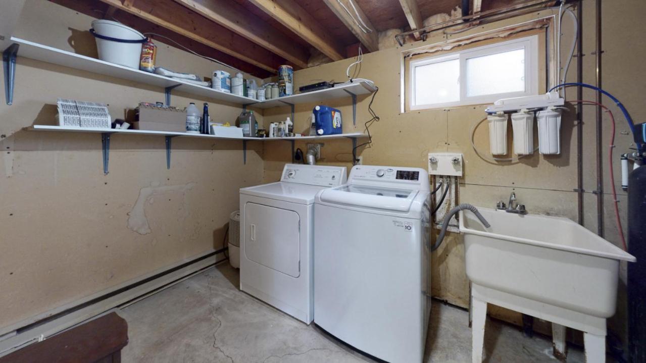 Waterfront Cottage with Heating Kitchen LakeView Deck Fishing