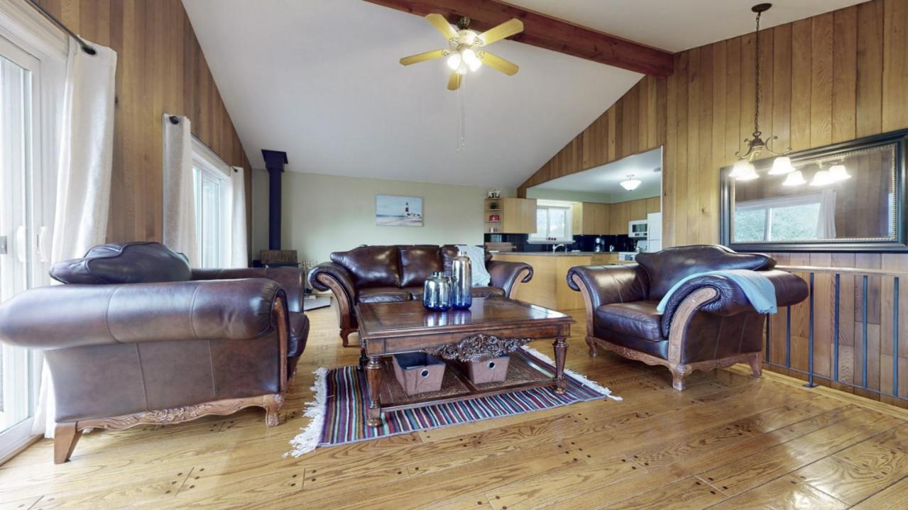 Waterfront Cottage with Heating Kitchen LakeView Deck Fishing