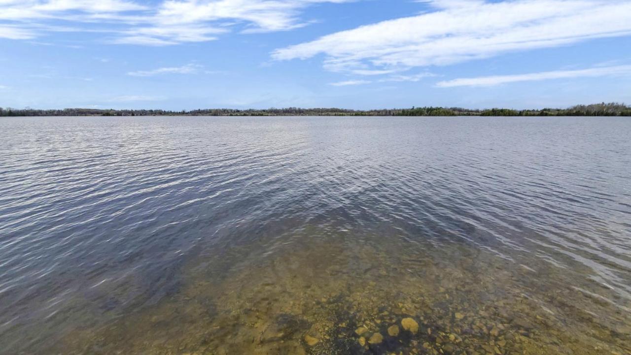 Waterfront Cottage with Heating Kitchen LakeView Deck Fishing