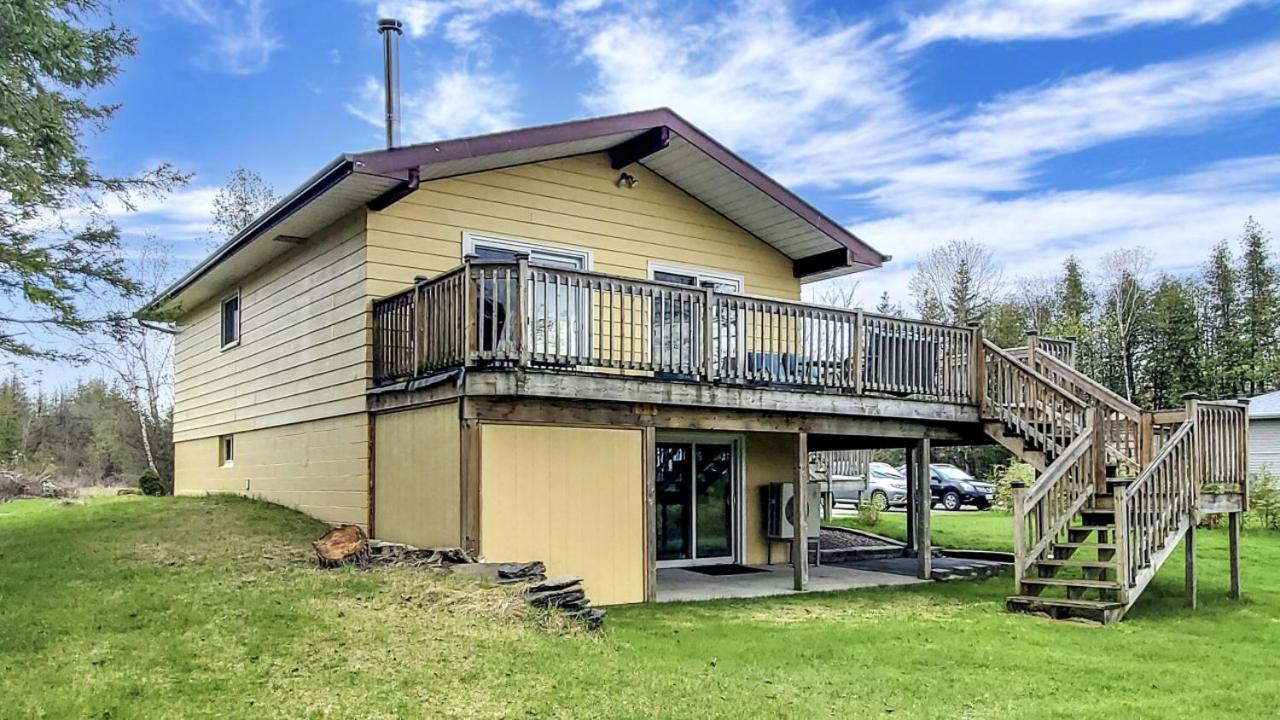 Waterfront Cottage with Heating Kitchen LakeView Deck Fishing