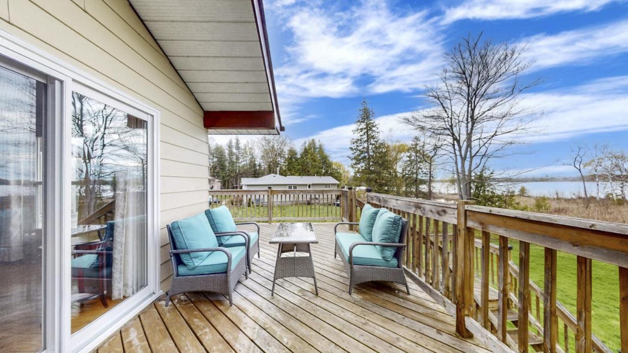Waterfront Cottage with Heating Kitchen LakeView Deck Fishing