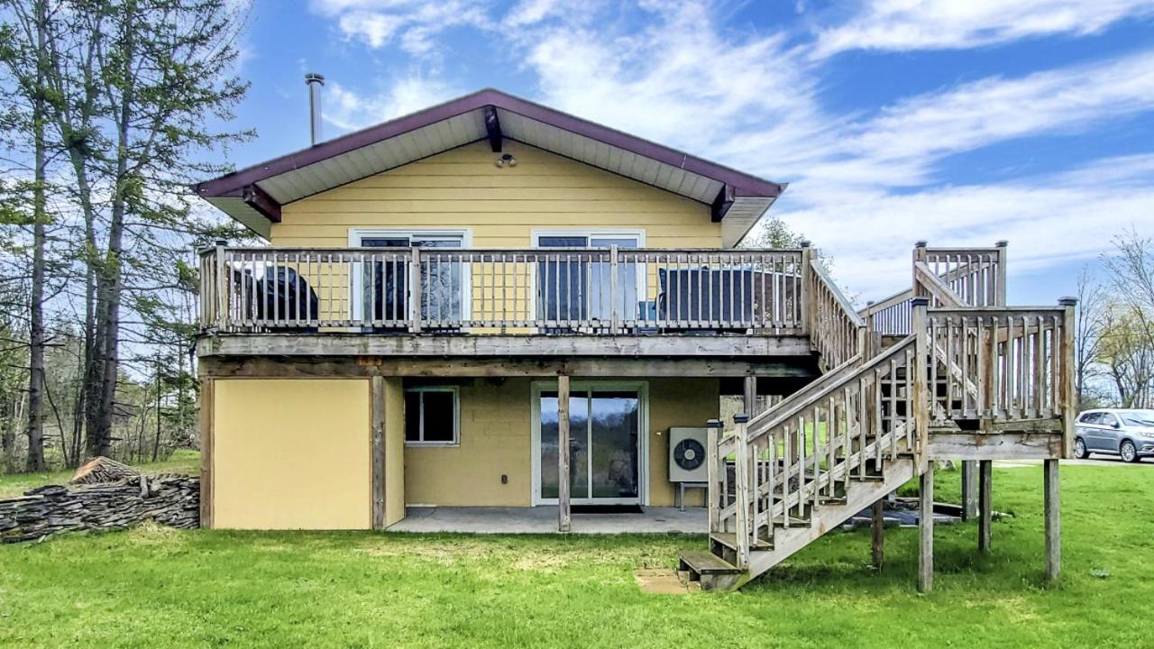 Waterfront Cottage with Heating Kitchen LakeView Deck Fishing
