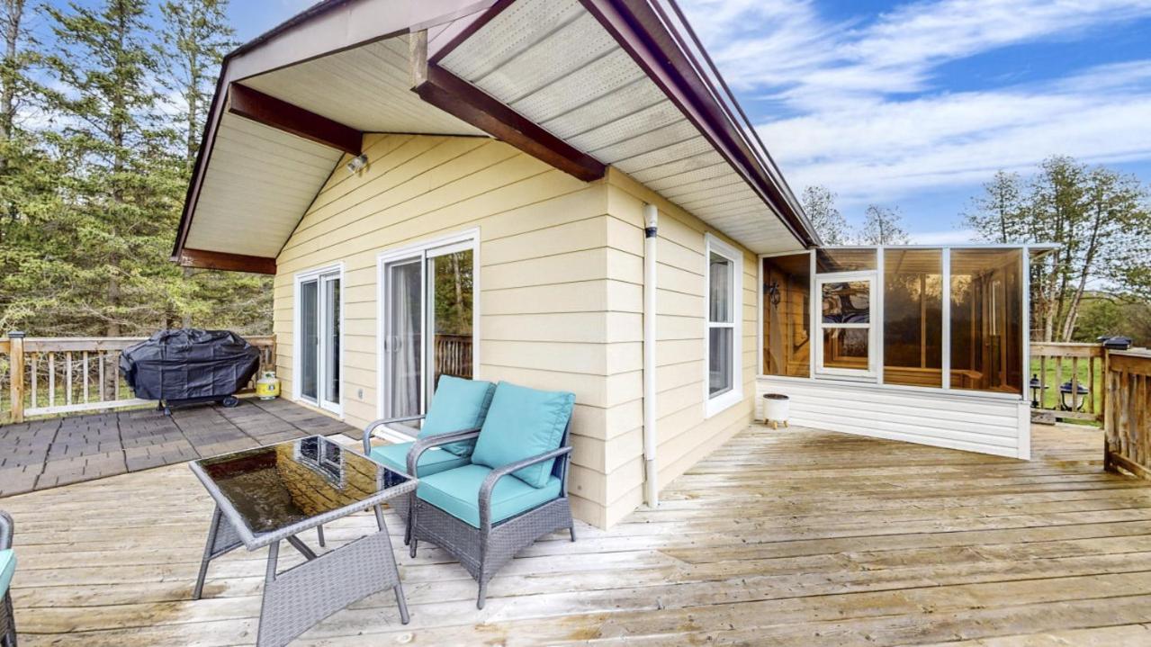 Waterfront Cottage with Heating Kitchen LakeView Deck Fishing