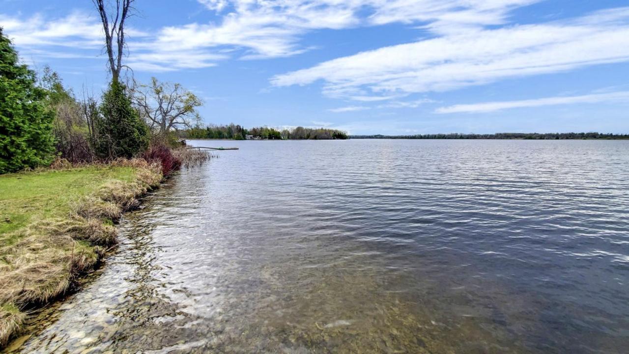 Waterfront Cottage with Heating Kitchen LakeView Deck Fishing