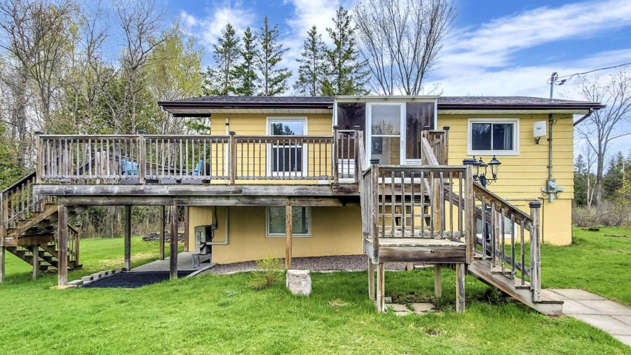 Waterfront Cottage with Heating Kitchen LakeView Deck Fishing