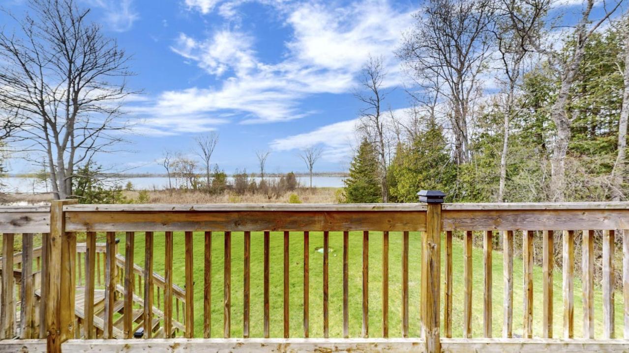 Waterfront Cottage with Heating Kitchen LakeView Deck Fishing
