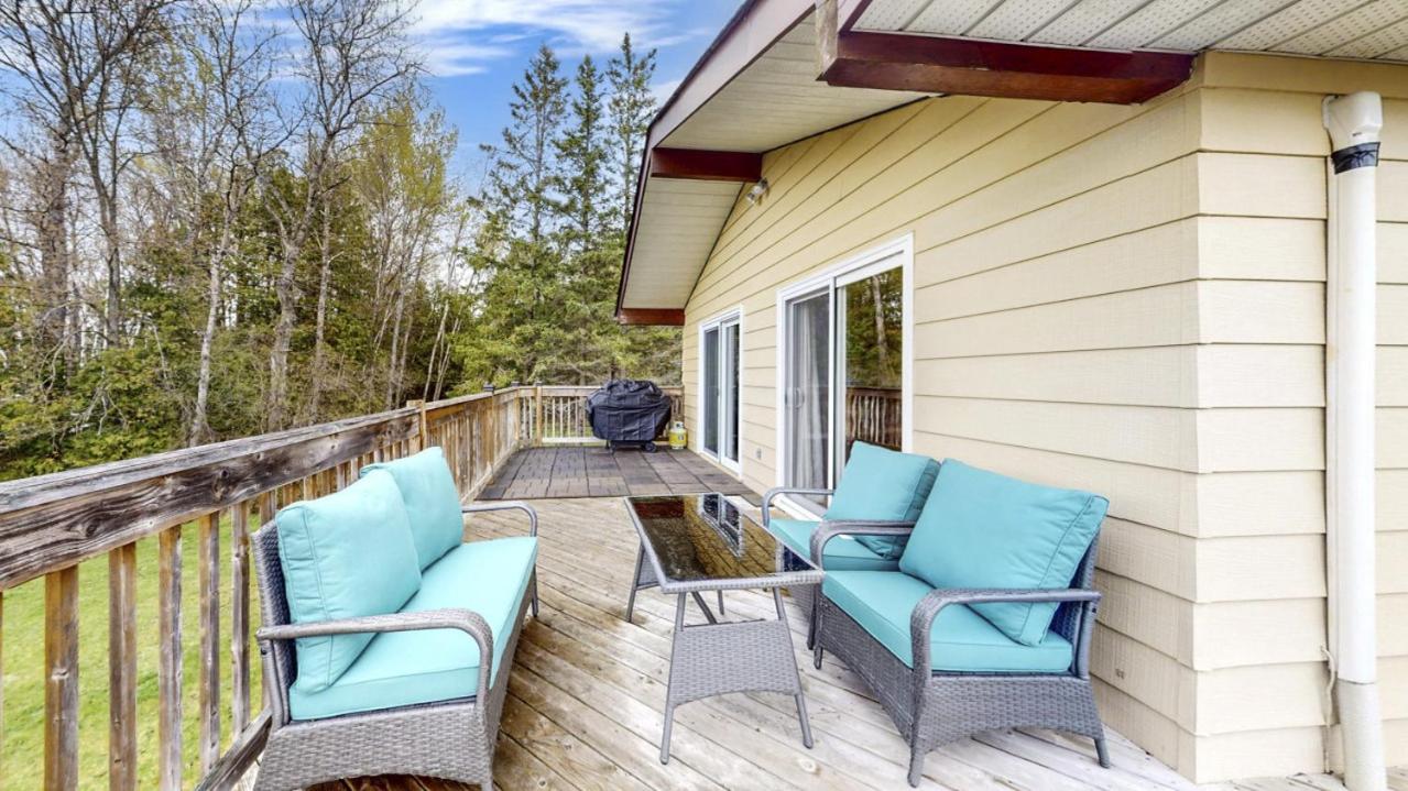 Waterfront Cottage with Heating Kitchen LakeView Deck Fishing