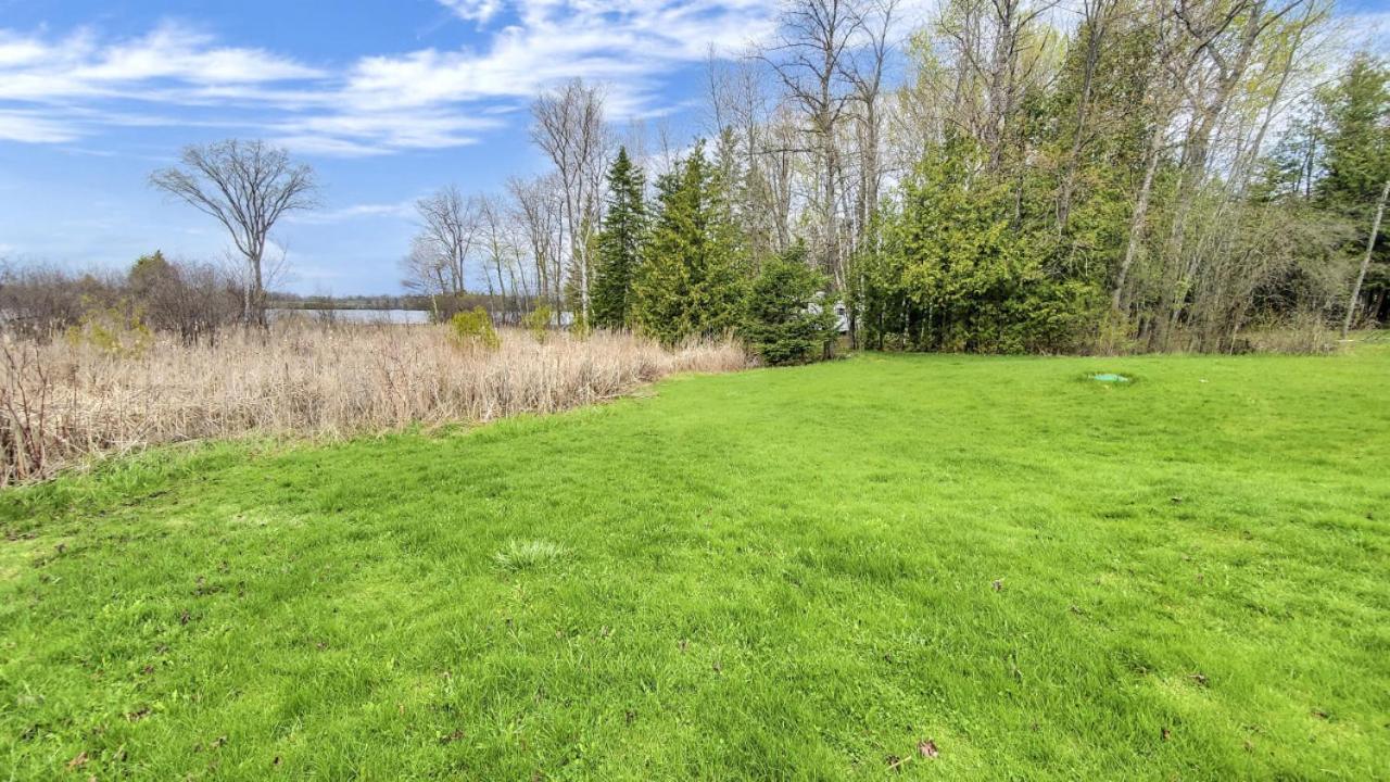 Waterfront Cottage with Heating Kitchen LakeView Deck Fishing