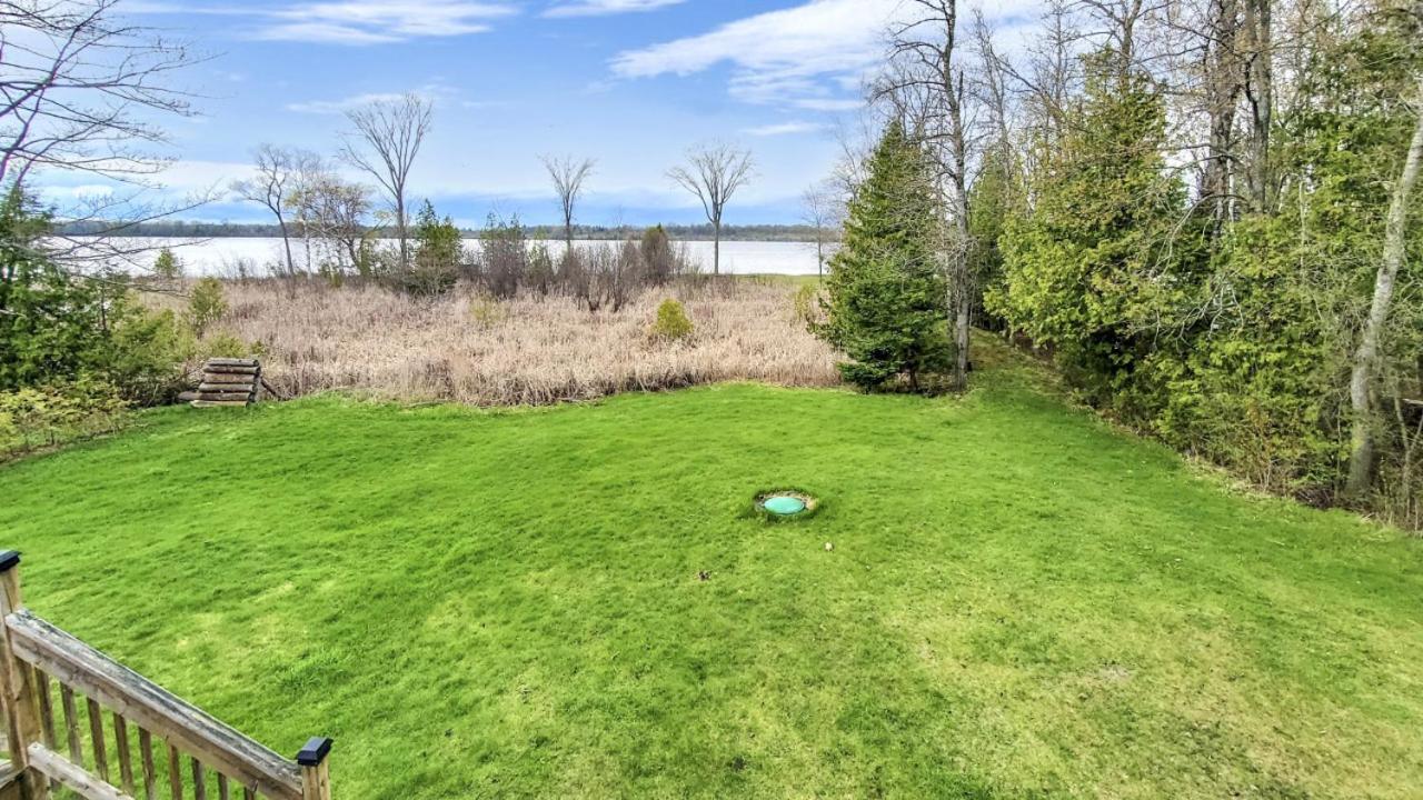 Waterfront Cottage with Heating Kitchen LakeView Deck Fishing