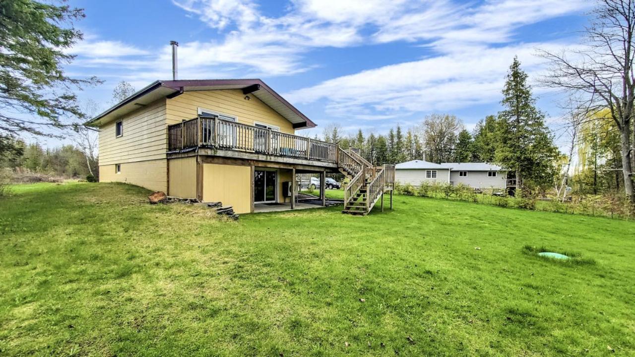 Waterfront Cottage with Heating Kitchen LakeView Deck Fishing