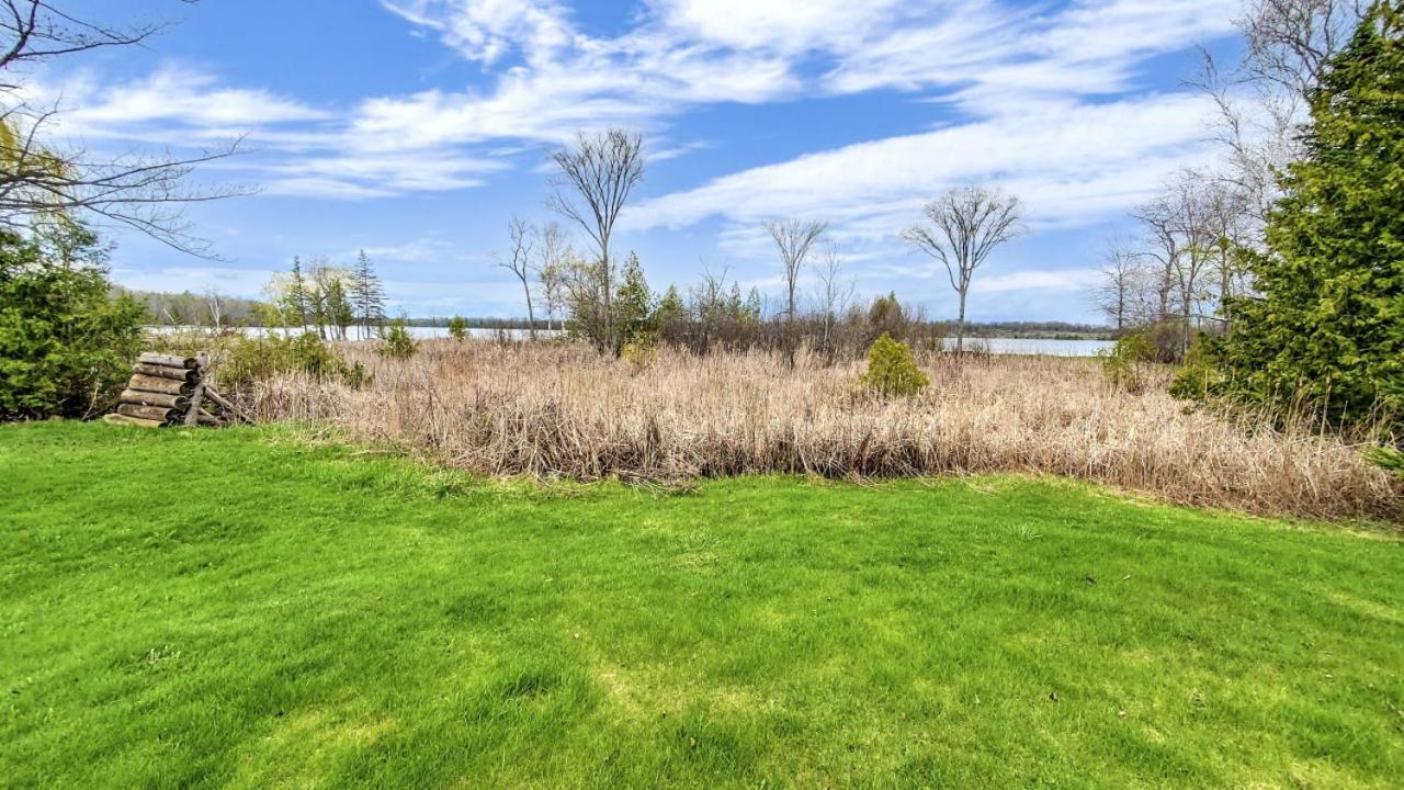 Waterfront Cottage with Heating Kitchen LakeView Deck Fishing