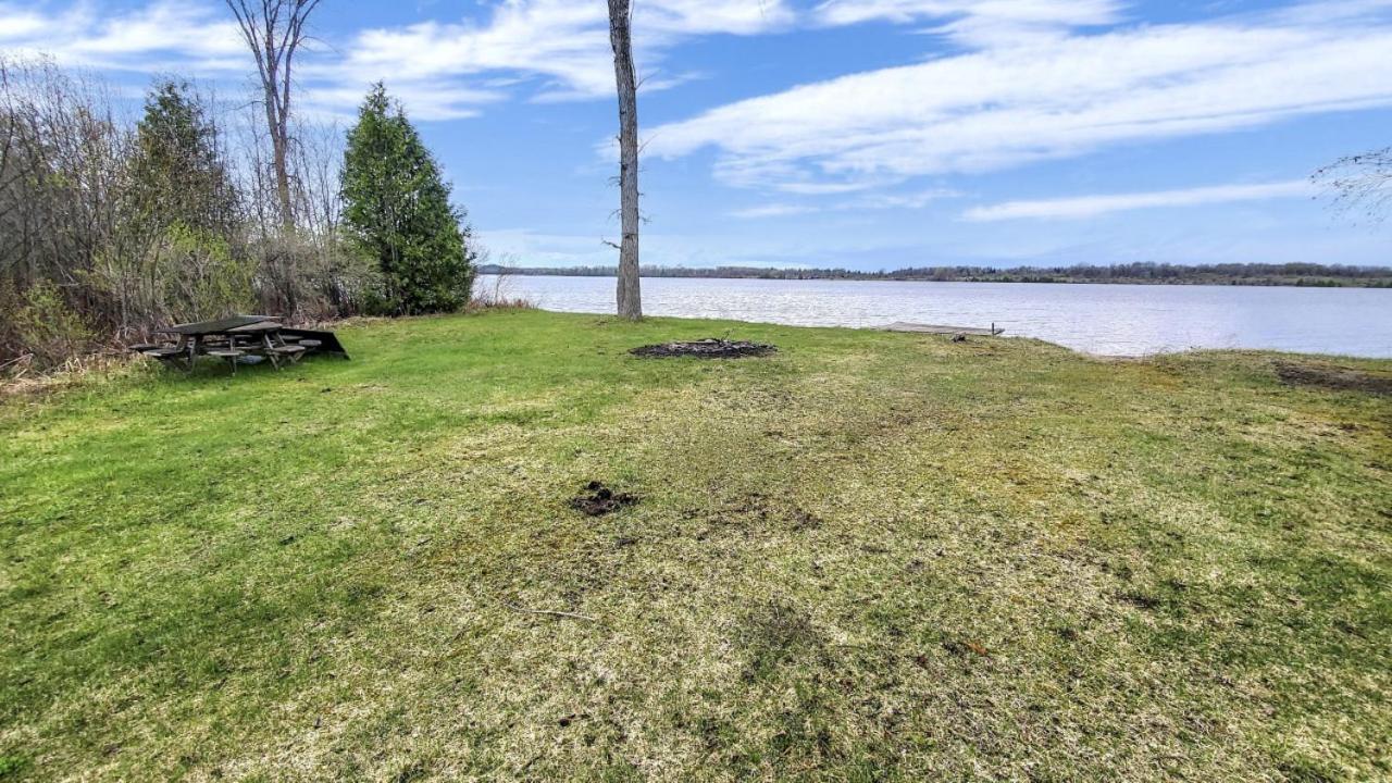 Waterfront Cottage with Heating Kitchen LakeView Deck Fishing