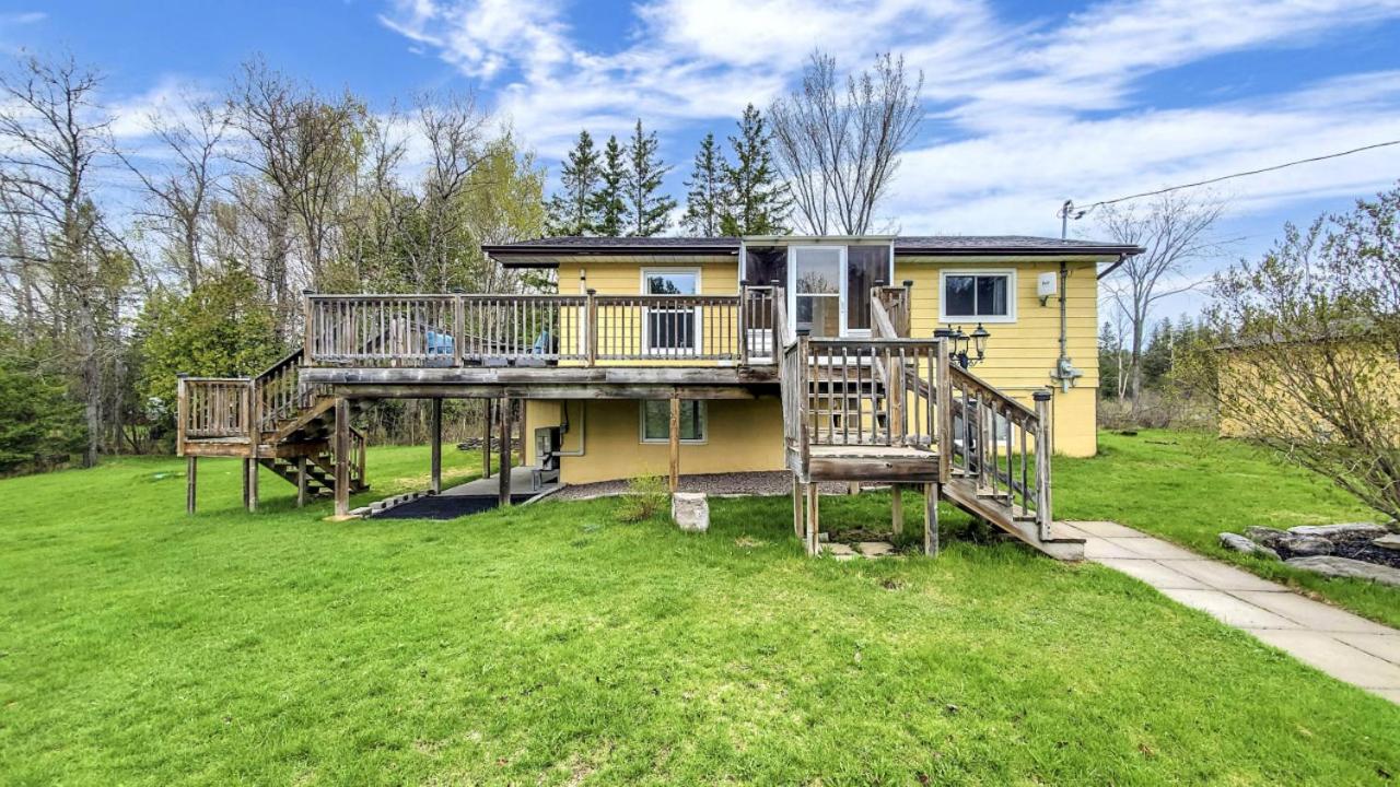 Waterfront Cottage with Heating Kitchen LakeView Deck Fishing