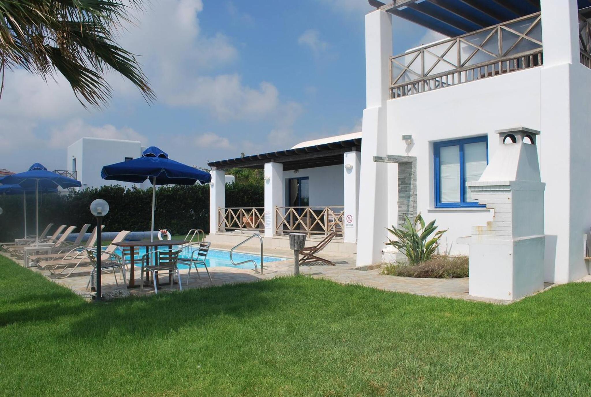 Sea Front Villa With Private HEATED Pool, Quiet area Paphos 322