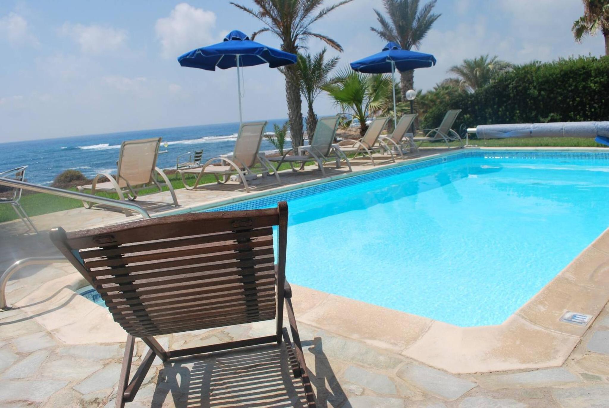 Sea Front Villa With Private HEATED Pool, Quiet area Paphos 322