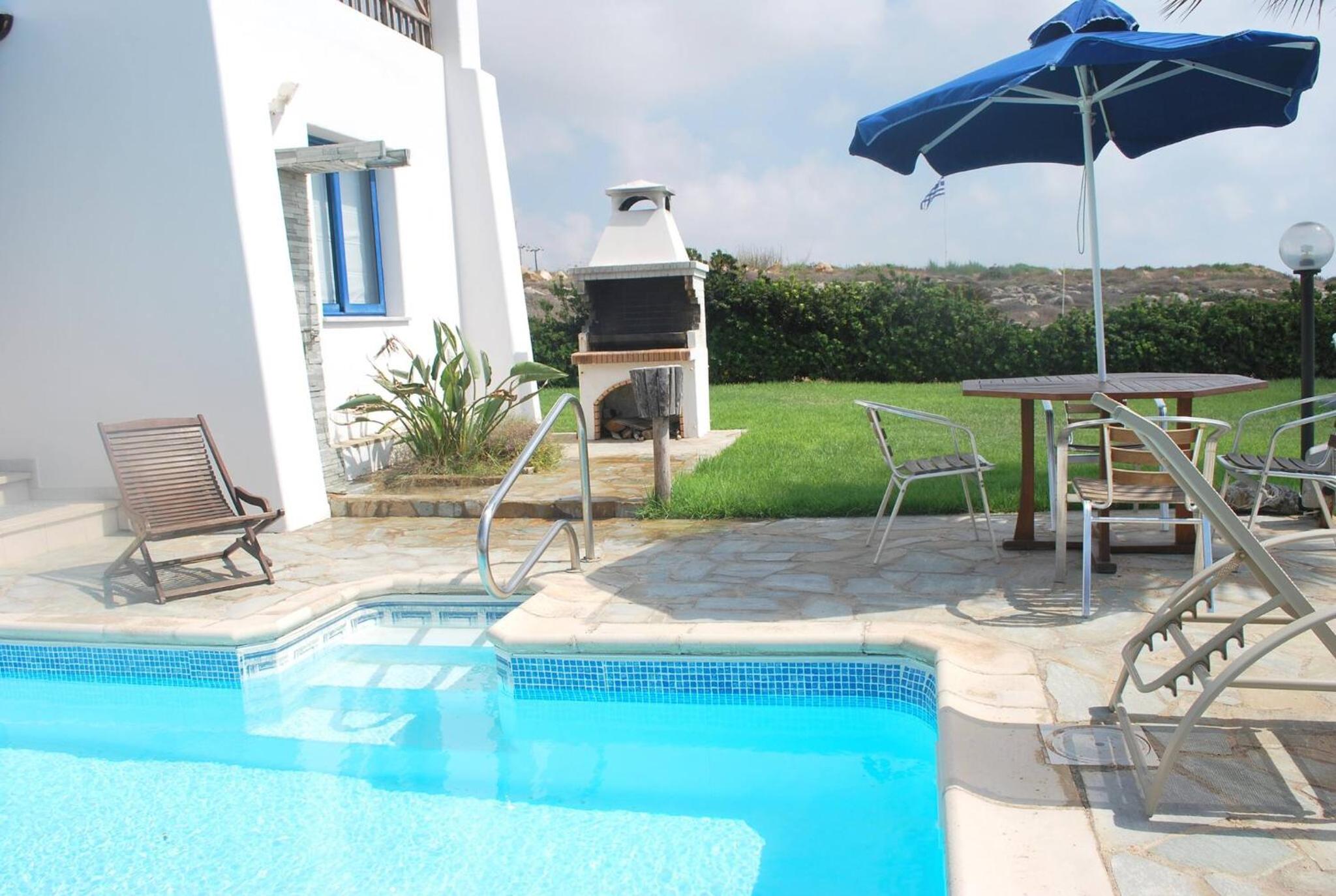 Sea Front Villa With Private HEATED Pool, Quiet area Paphos 322
