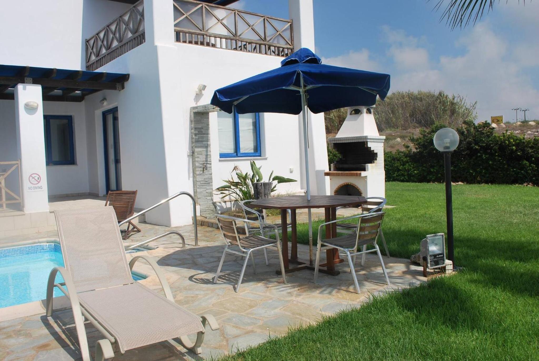 Sea Front Villa With Private HEATED Pool, Quiet area Paphos 322