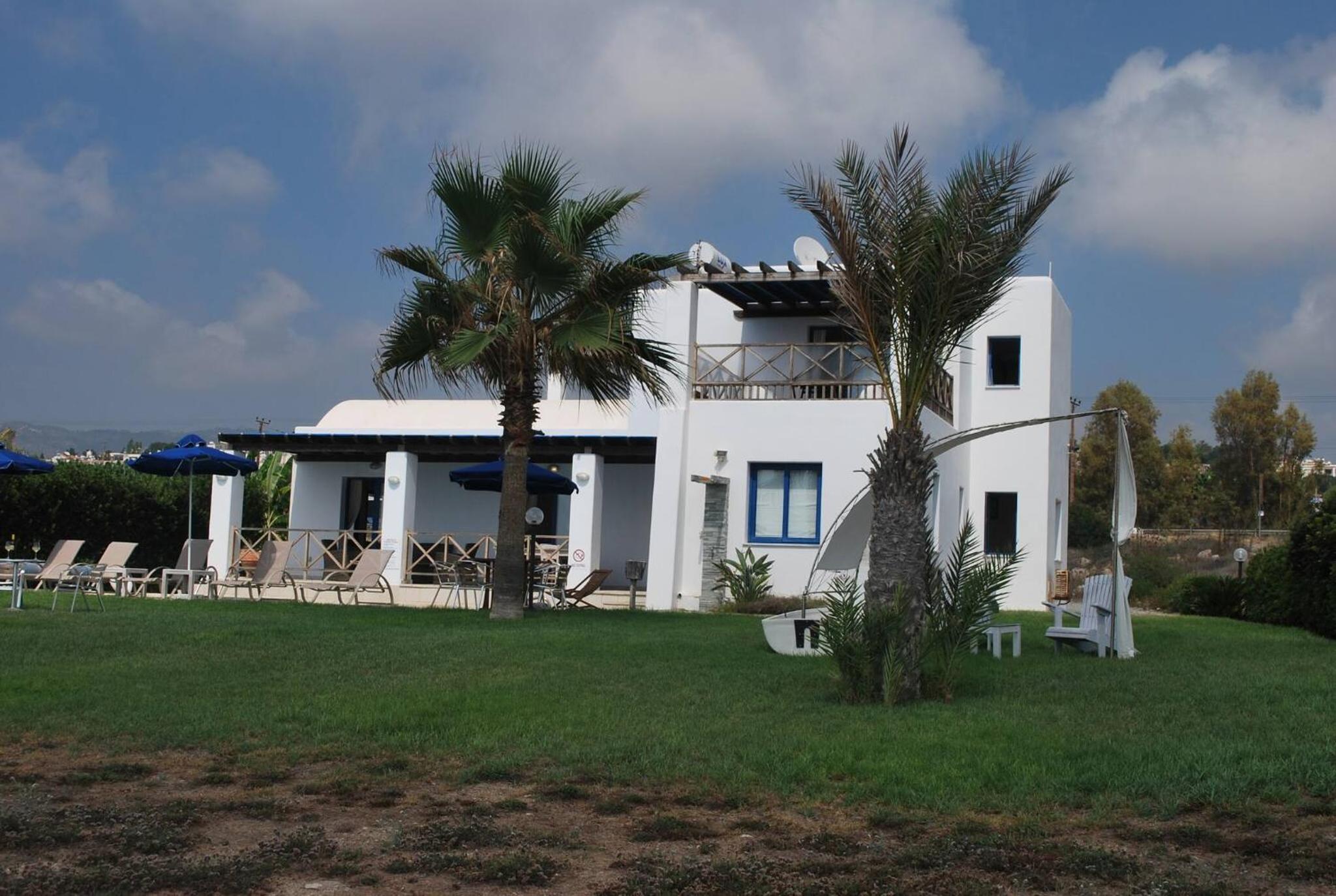 Sea Front Villa With Private HEATED Pool, Quiet area Paphos 322
