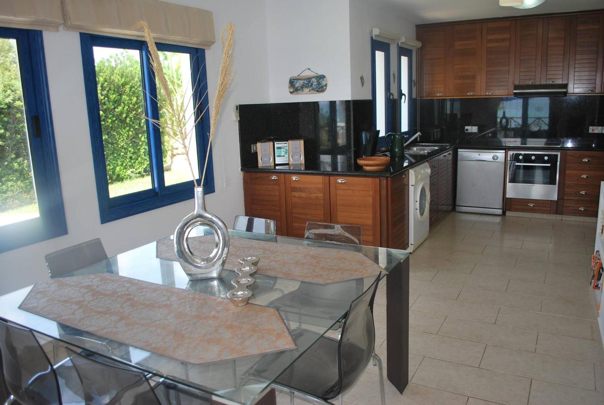 Sea Front Villa With Private HEATED Pool, Quiet area Paphos 322