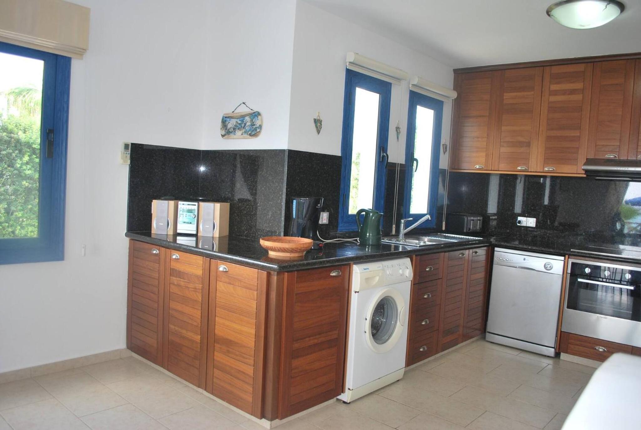 Sea Front Villa With Private HEATED Pool, Quiet area Paphos 322