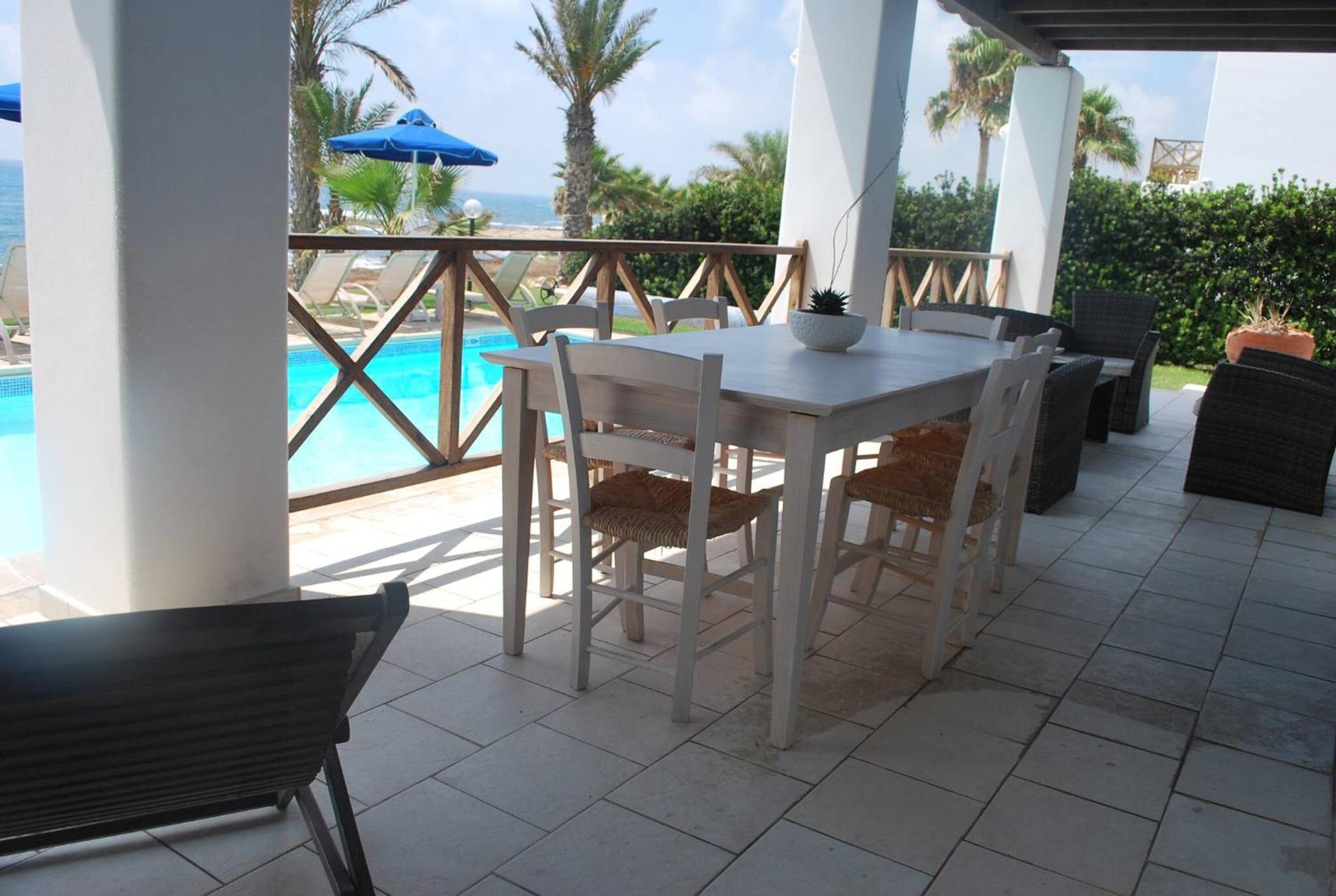 Sea Front Villa With Private HEATED Pool, Quiet area Paphos 322