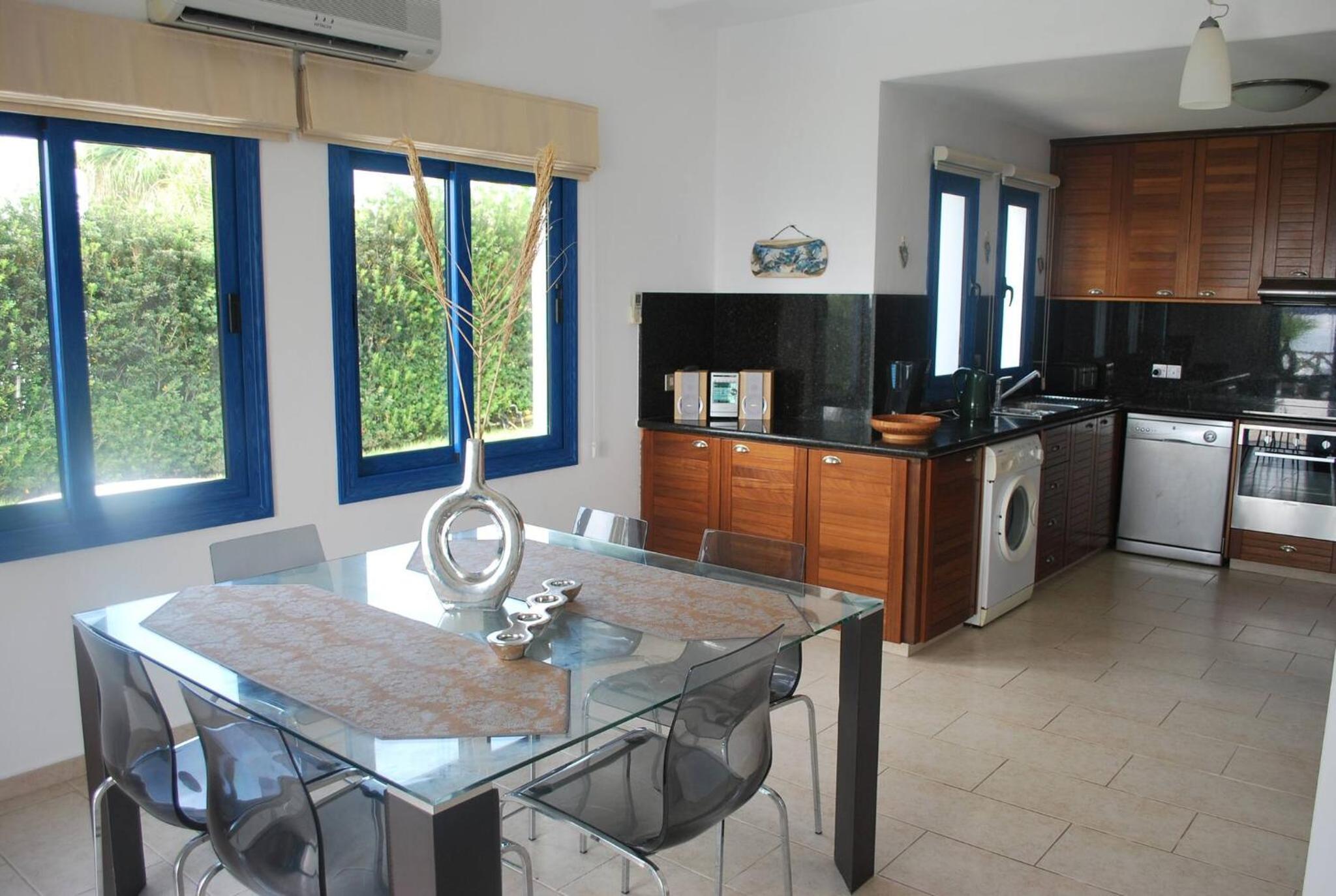 Sea Front Villa With Private HEATED Pool, Quiet area Paphos 322
