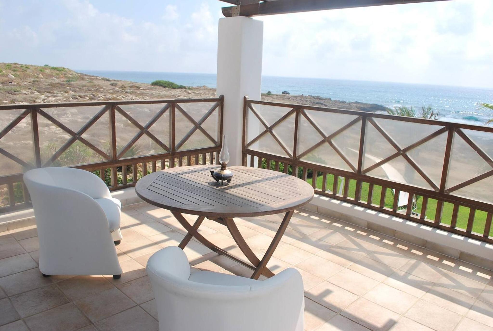 Sea Front Villa With Private HEATED Pool, Quiet area Paphos 322