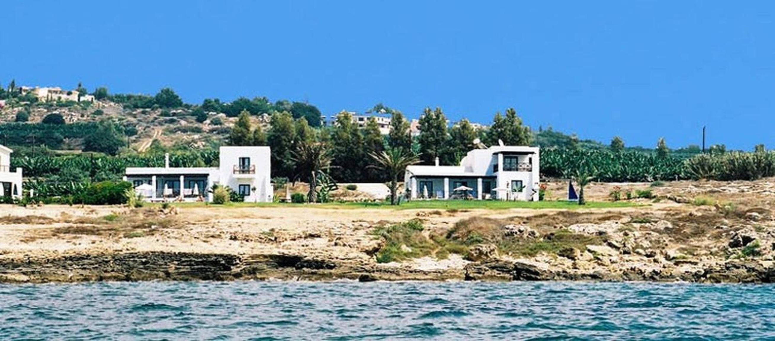 Sea Front Villa With Private HEATED Pool, Quiet area Paphos 322