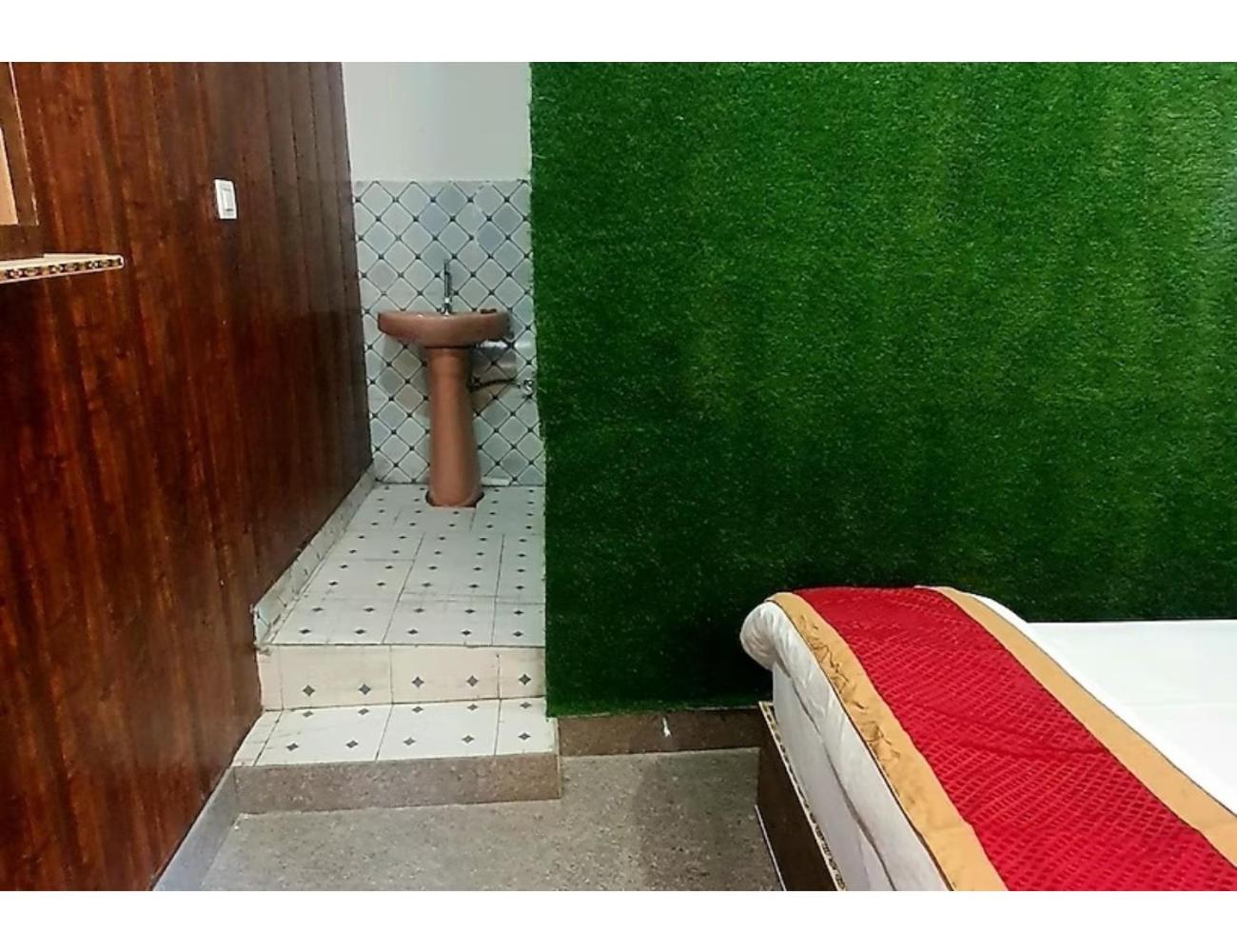 Hotel New Krishna Lodge, Guptkashi view 2