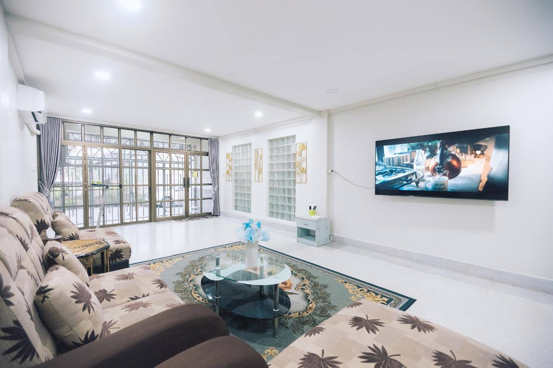 Paradise Found 4BR Villa,Fits 22 PAX, 6-Min to Lee Garden