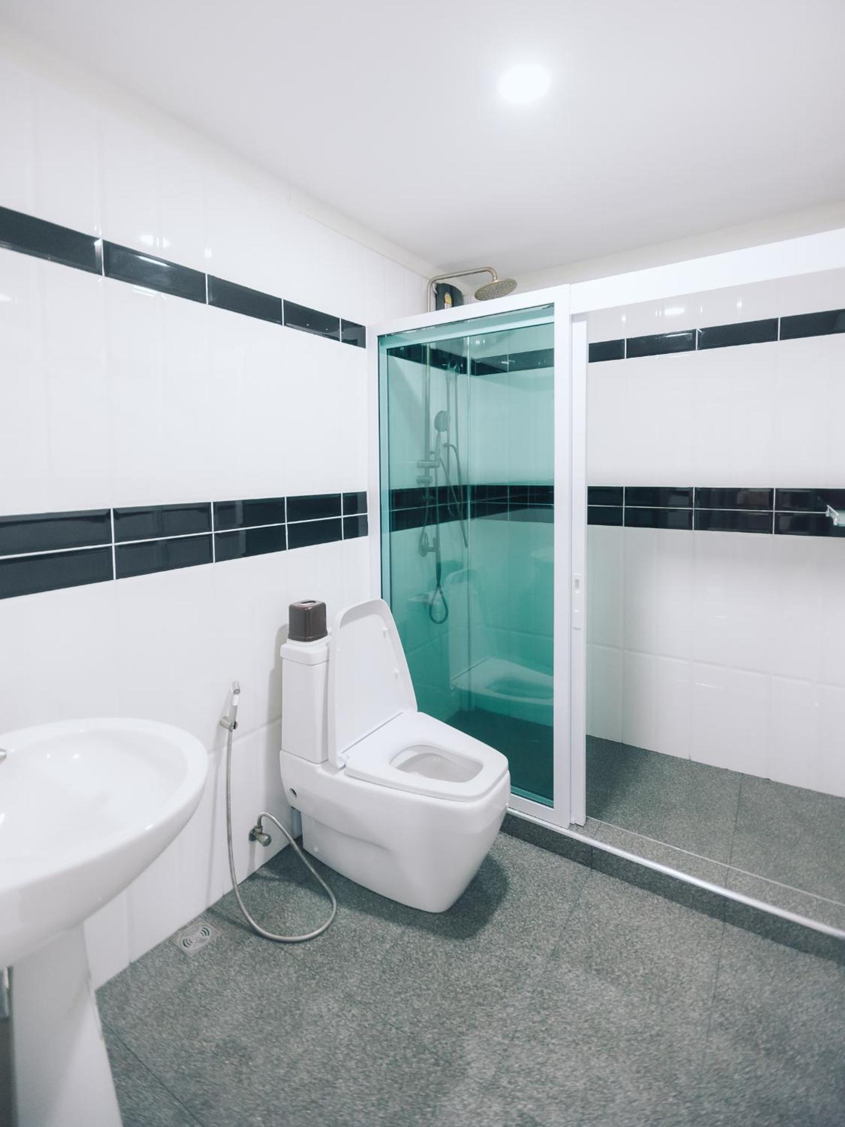 Paradise Found 4BR Villa,Fits 22 PAX, 6-Min to Lee Garden