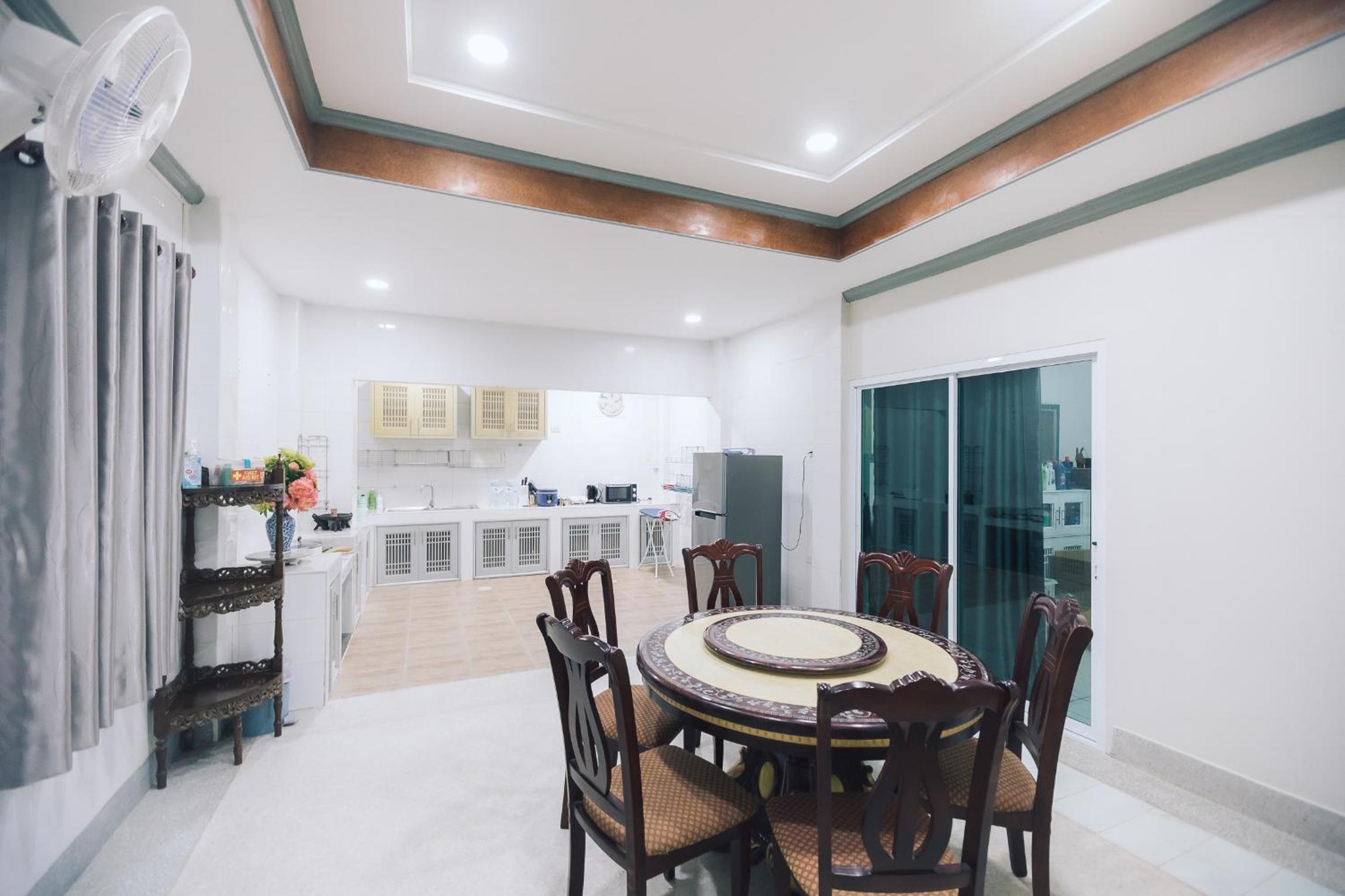 Paradise Found 4BR Villa,Fits 22 PAX, 6-Min to Lee Garden
